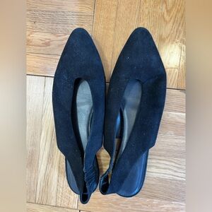 Everlane flats in black suede size 8.5